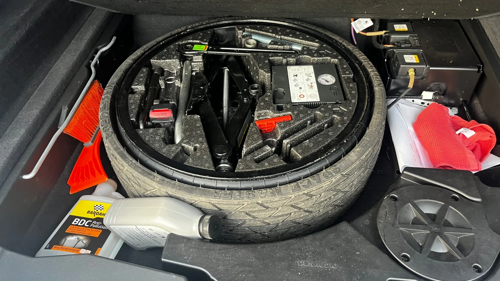 VW Touareg R-line, снимка 16 - Автомобили и джипове - 53498289