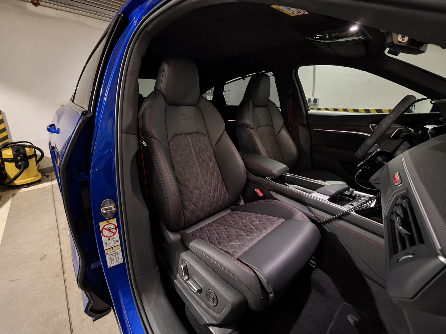 Audi SQ8 E-Tron, снимка 9 - Автомобили и джипове - 54229076