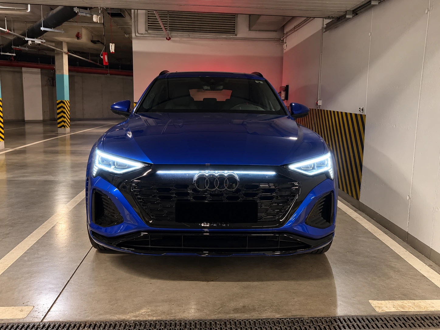 Audi SQ8 E-Tron, снимка 3 - Автомобили и джипове - 54229076
