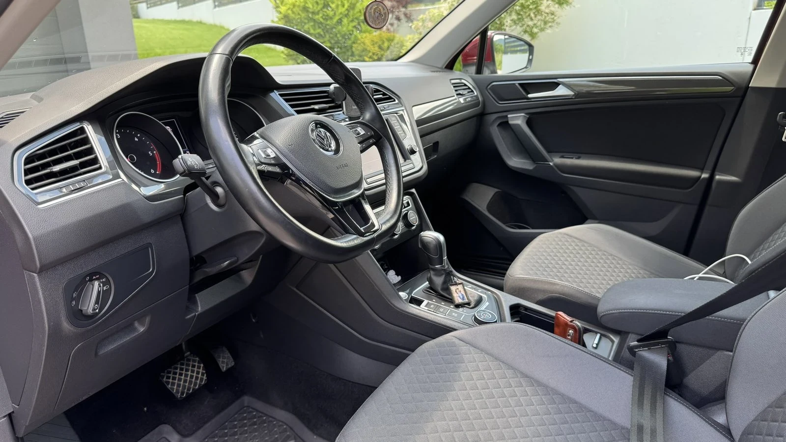 VW Tiguan, снимка 8 - Автомобили и джипове - 54858361