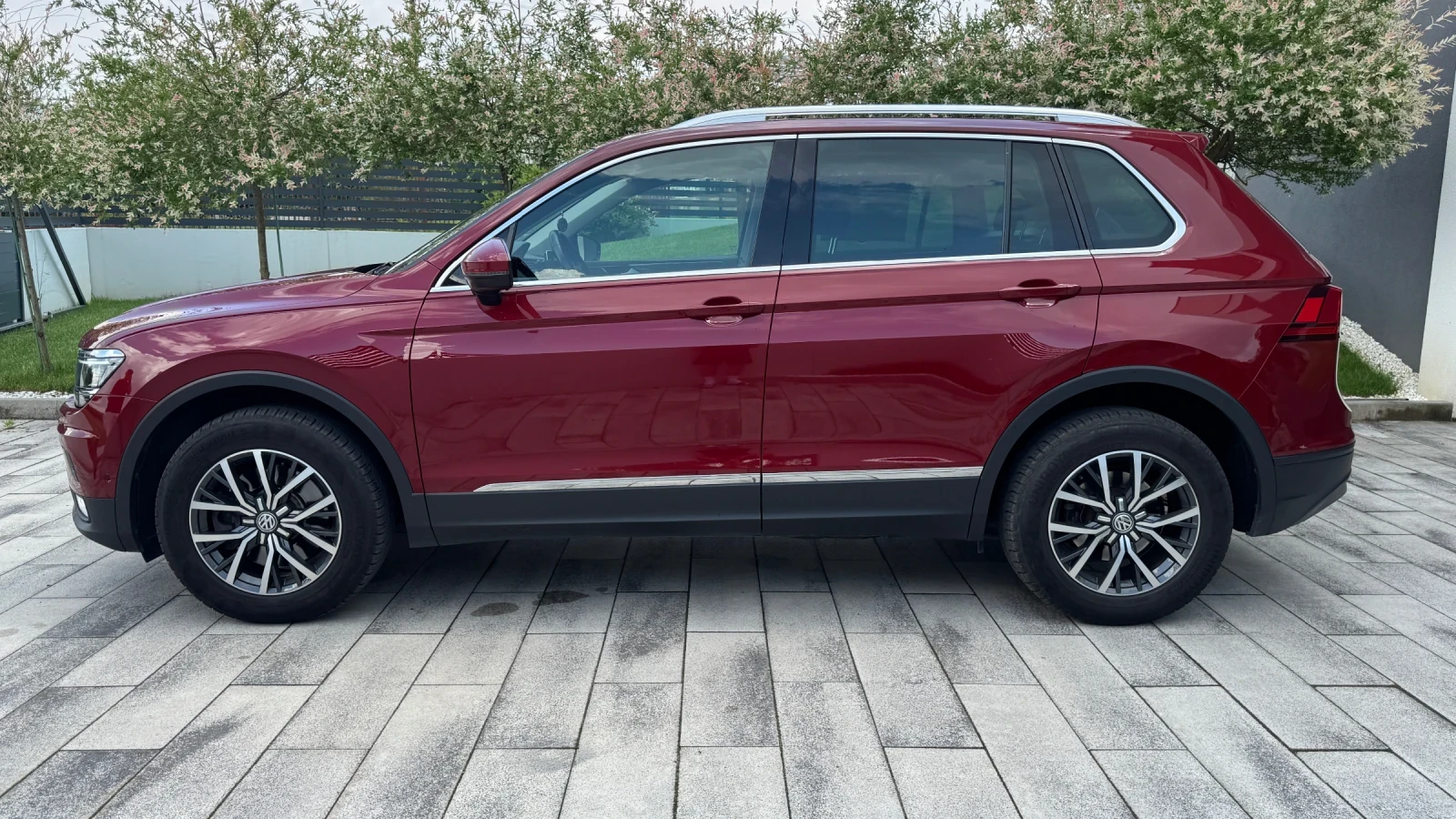 VW Tiguan, снимка 2 - Автомобили и джипове - 54858361