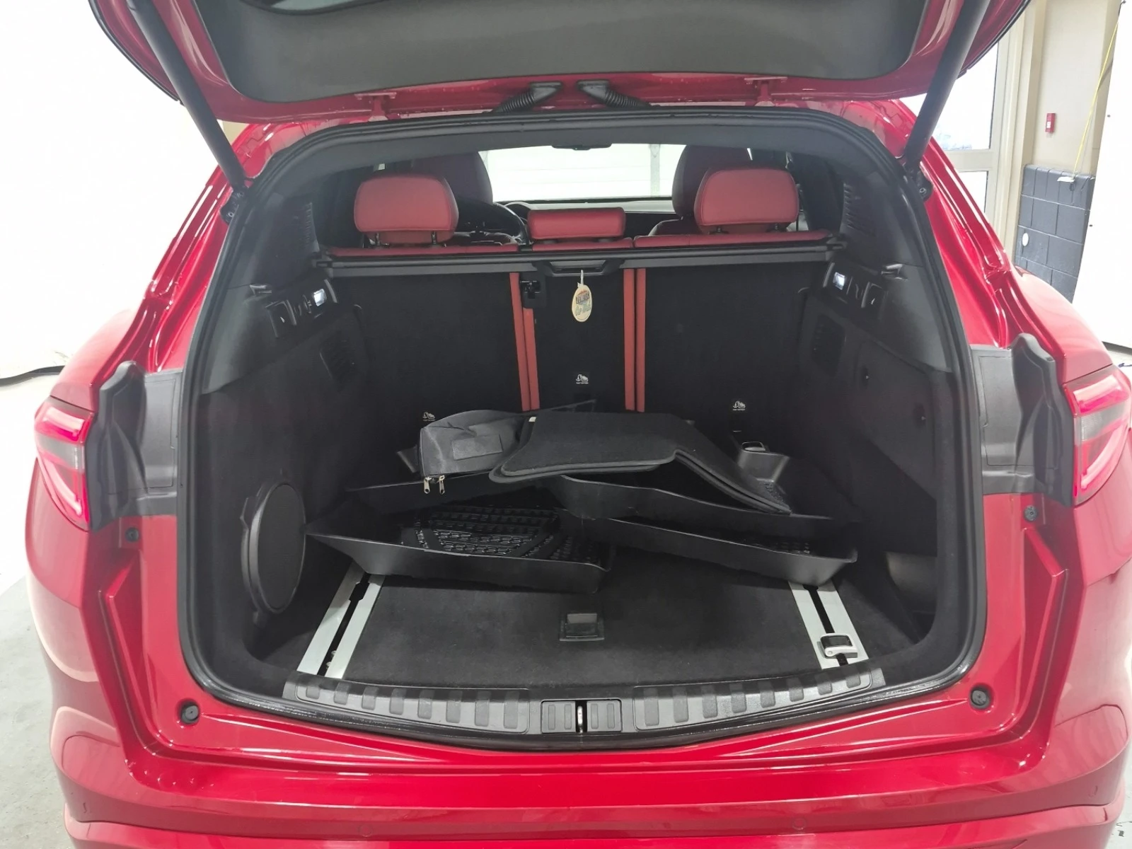 Alfa Romeo Stelvio Ti Sport* AWD* ПОДГРЕВ* М.ТОЧКА* ПАНО, снимка 13 - Автомобили и джипове - 56197216