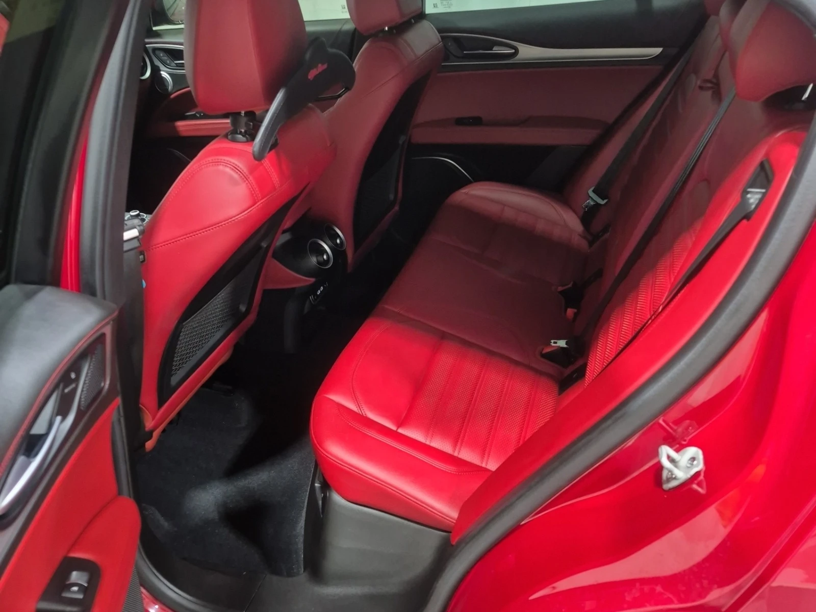 Alfa Romeo Stelvio Ti Sport* AWD* ПОДГРЕВ* М.ТОЧКА* ПАНО, снимка 12 - Автомобили и джипове - 56197216
