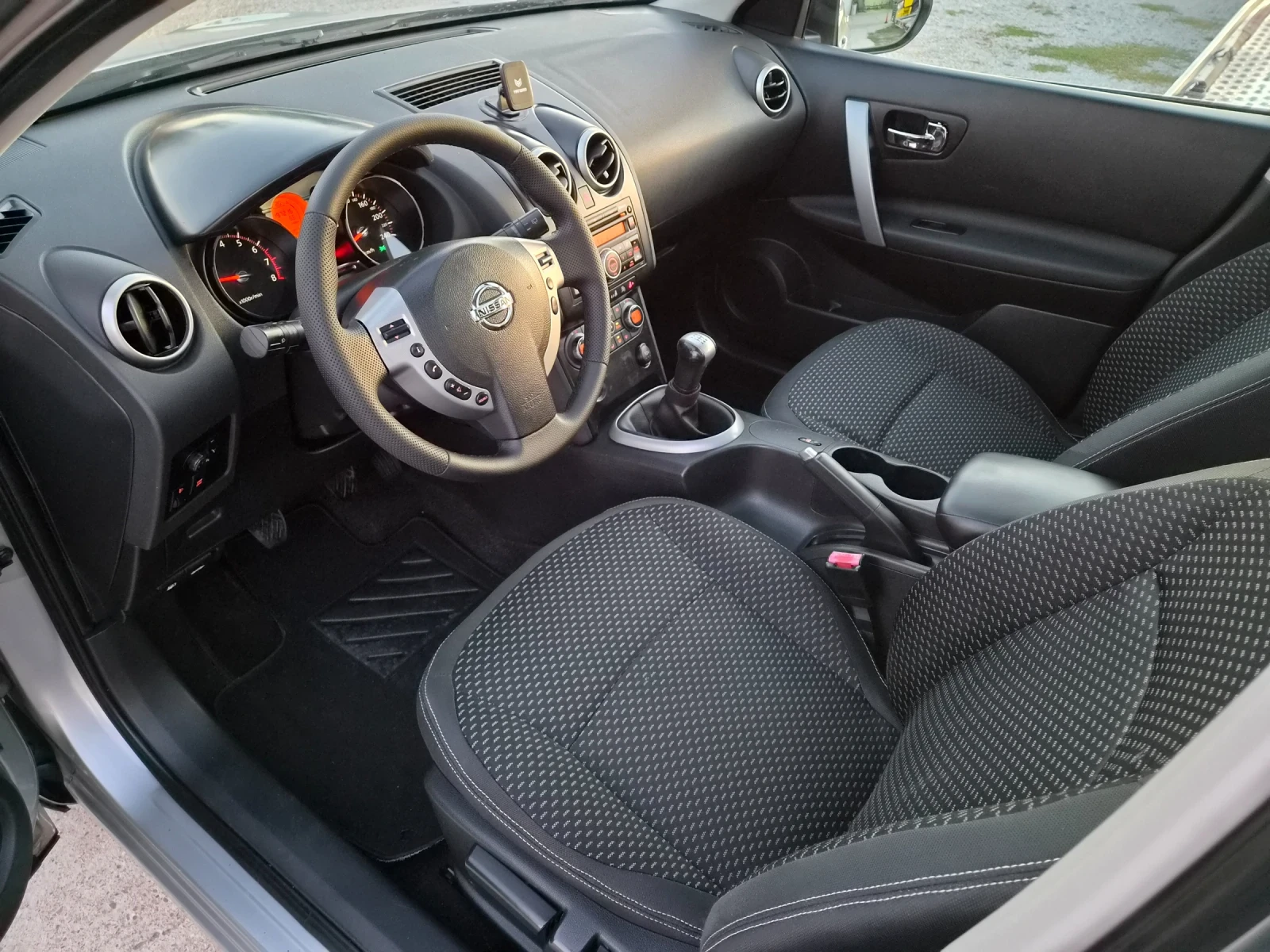 Nissan Qashqai 1.6BENZIN PANORAMA, снимка 14 - Автомобили и джипове - 56346743
