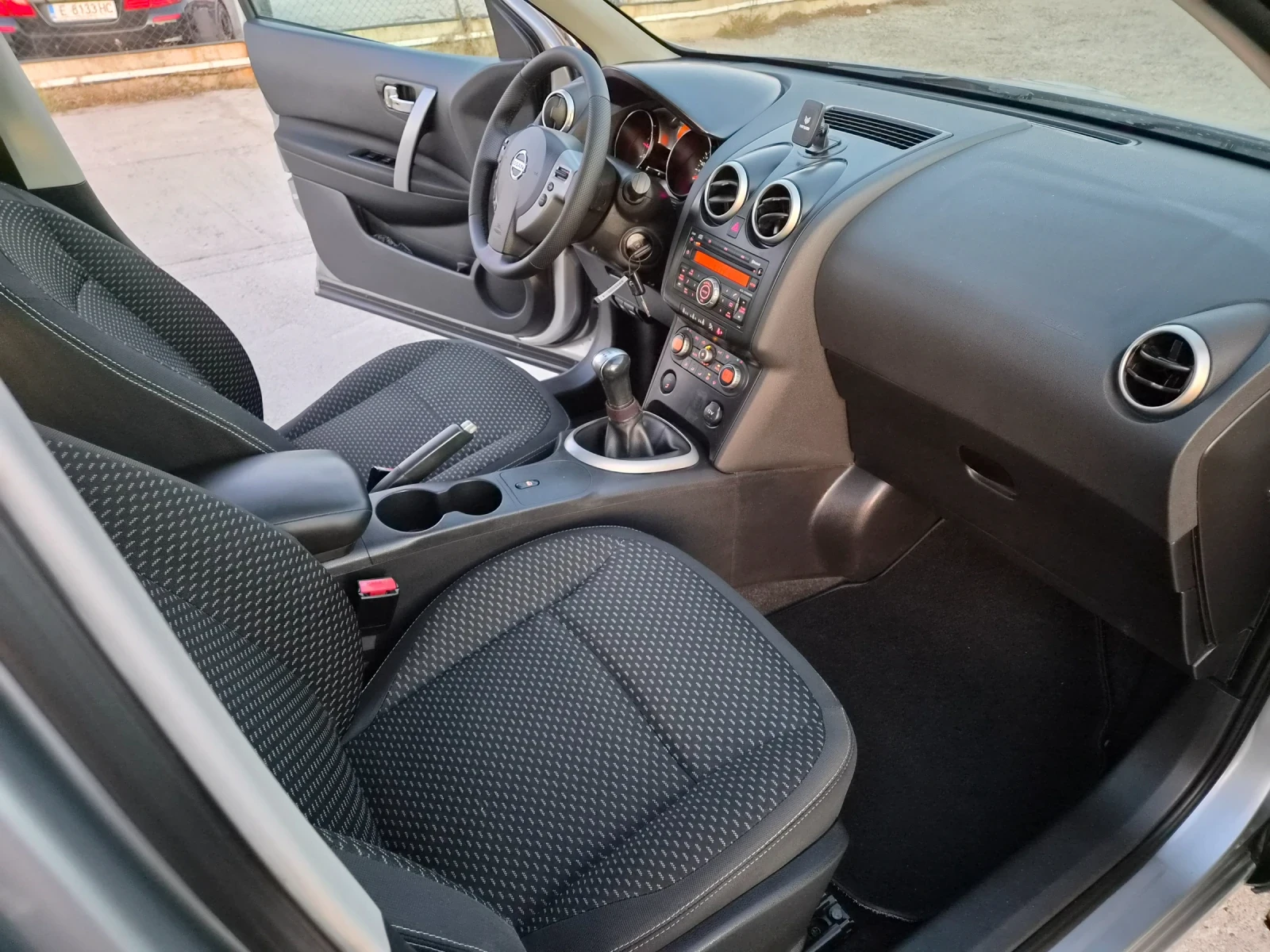 Nissan Qashqai 1.6BENZIN PANORAMA, снимка 10 - Автомобили и джипове - 56346743