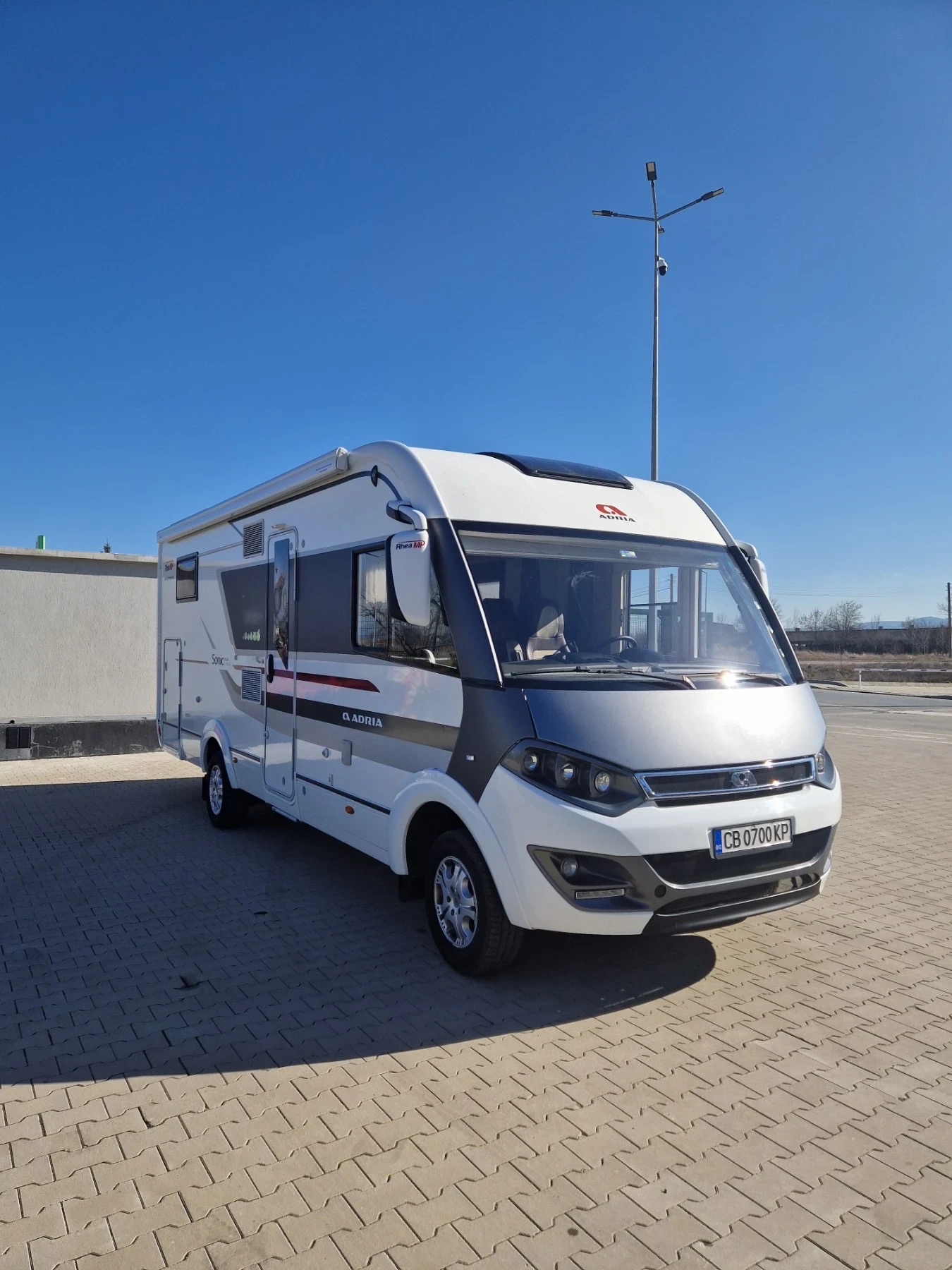 Кемпер Adria SONIC , снимка 2 - Каравани и кемпери - 54144642