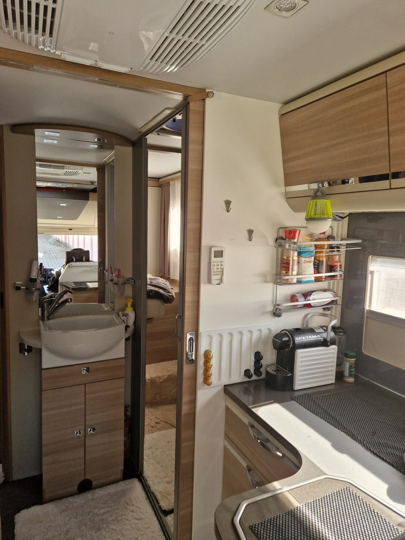 Кемпер Adria SONIC , снимка 6 - Каравани и кемпери - 54144642