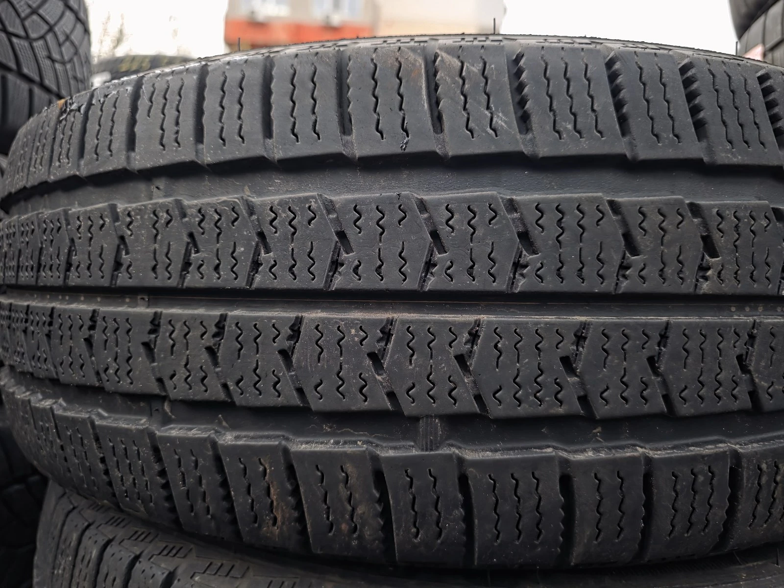 Гуми Зимни 215/65R16