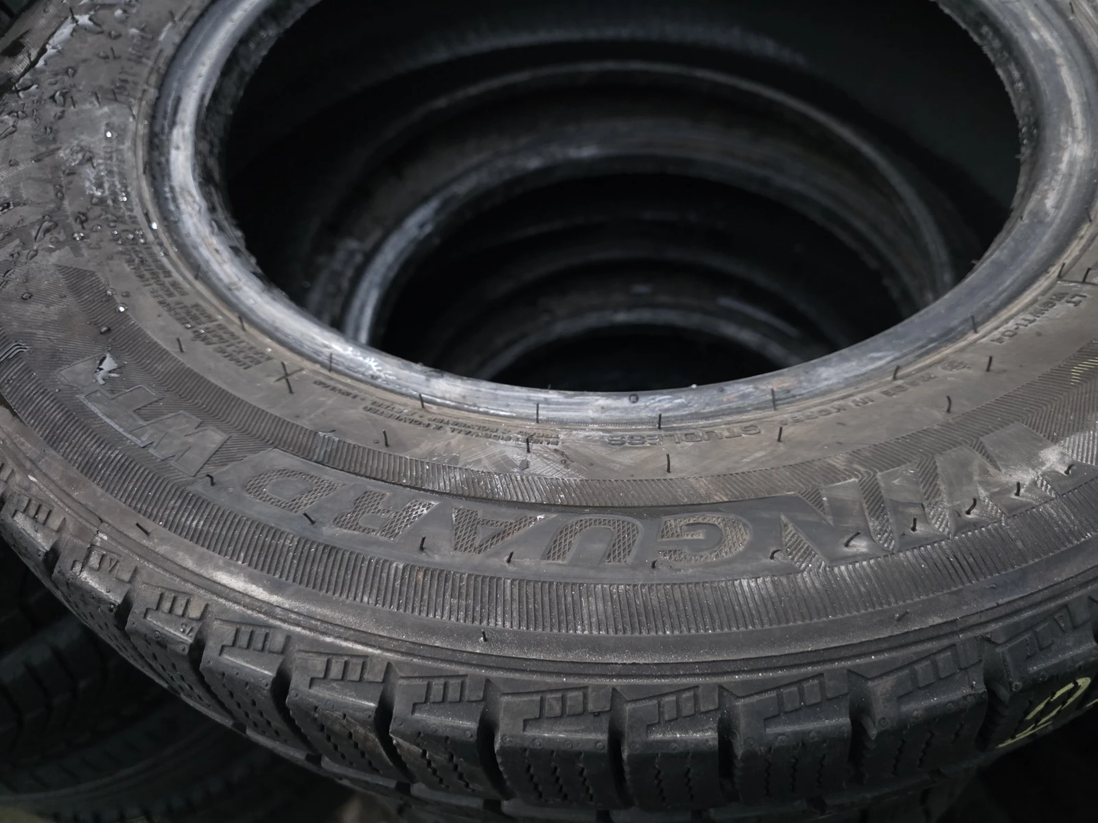 Гуми Зимни 215/65R16, снимка 8 - Гуми и джанти - 56725935