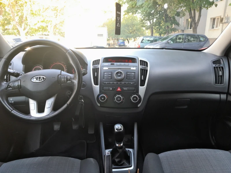 Kia Ceed, снимка 8 - Автомобили и джипове - 47676359