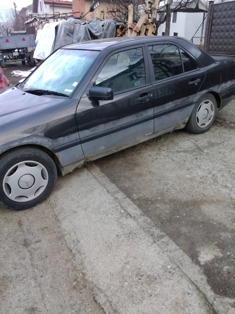 Mercedes-Benz C 180, снимка 2 - Автомобили и джипове - 48888783