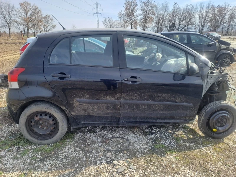 Toyota Yaris 1.3vvti-i, снимка 3 - Автомобили и джипове - 49127575