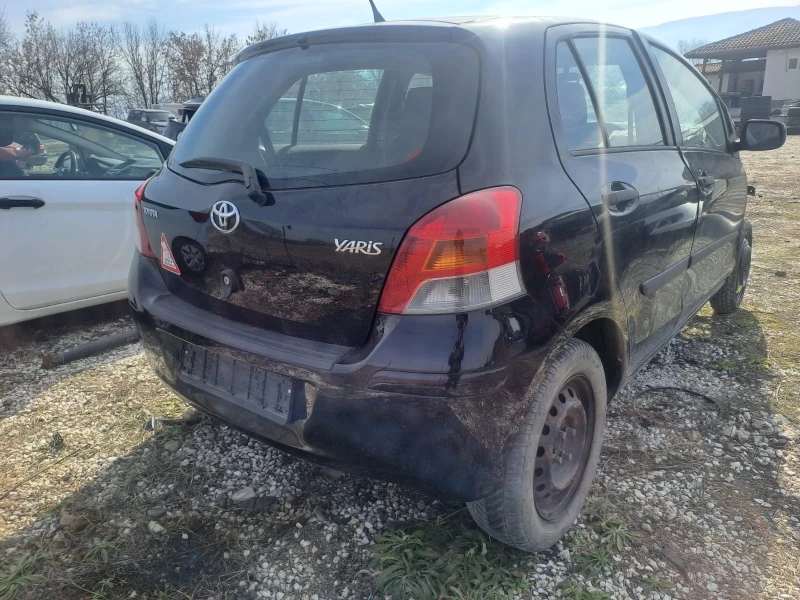 Toyota Yaris 1.3vvti-i, снимка 4 - Автомобили и джипове - 49127575