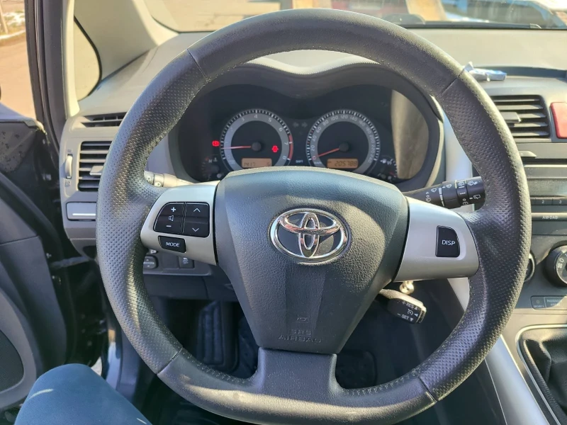 Toyota Auris 1.8, снимка 3 - Автомобили и джипове - 49270859