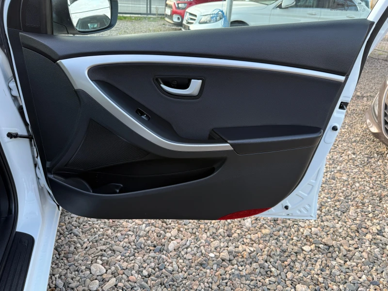 Hyundai I30 1.4i, снимка 14 - Автомобили и джипове - 52867189