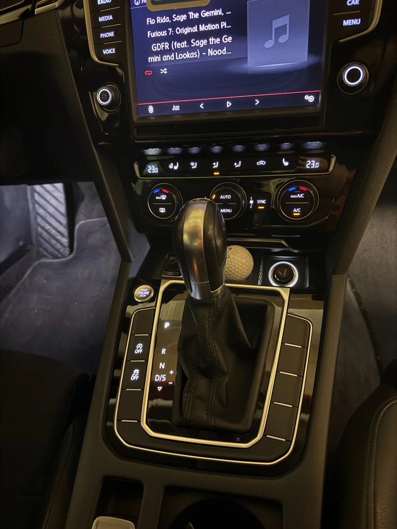 VW Passat B8 Highline, 112k, 1.8 TSI BlueMotion, снимка 11 - Автомобили и джипове - 53478013