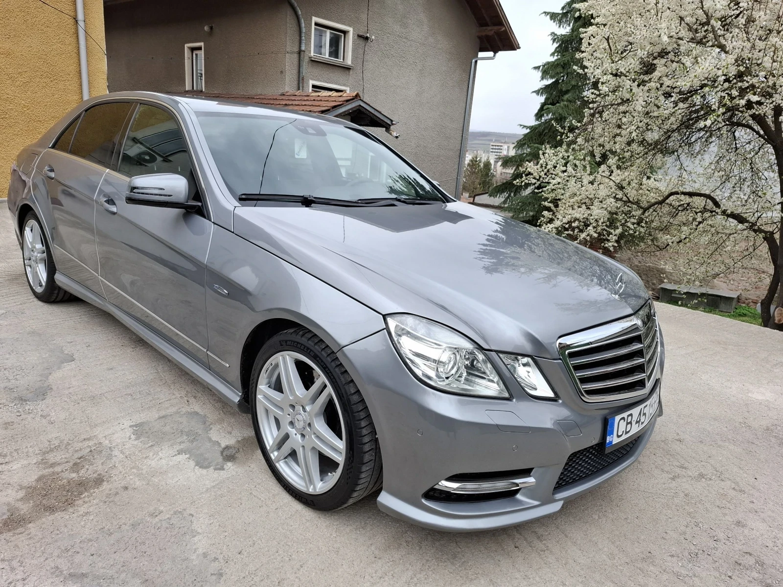 Mercedes-Benz E 220 CDI AMG AVANTGARD  - изображение 8