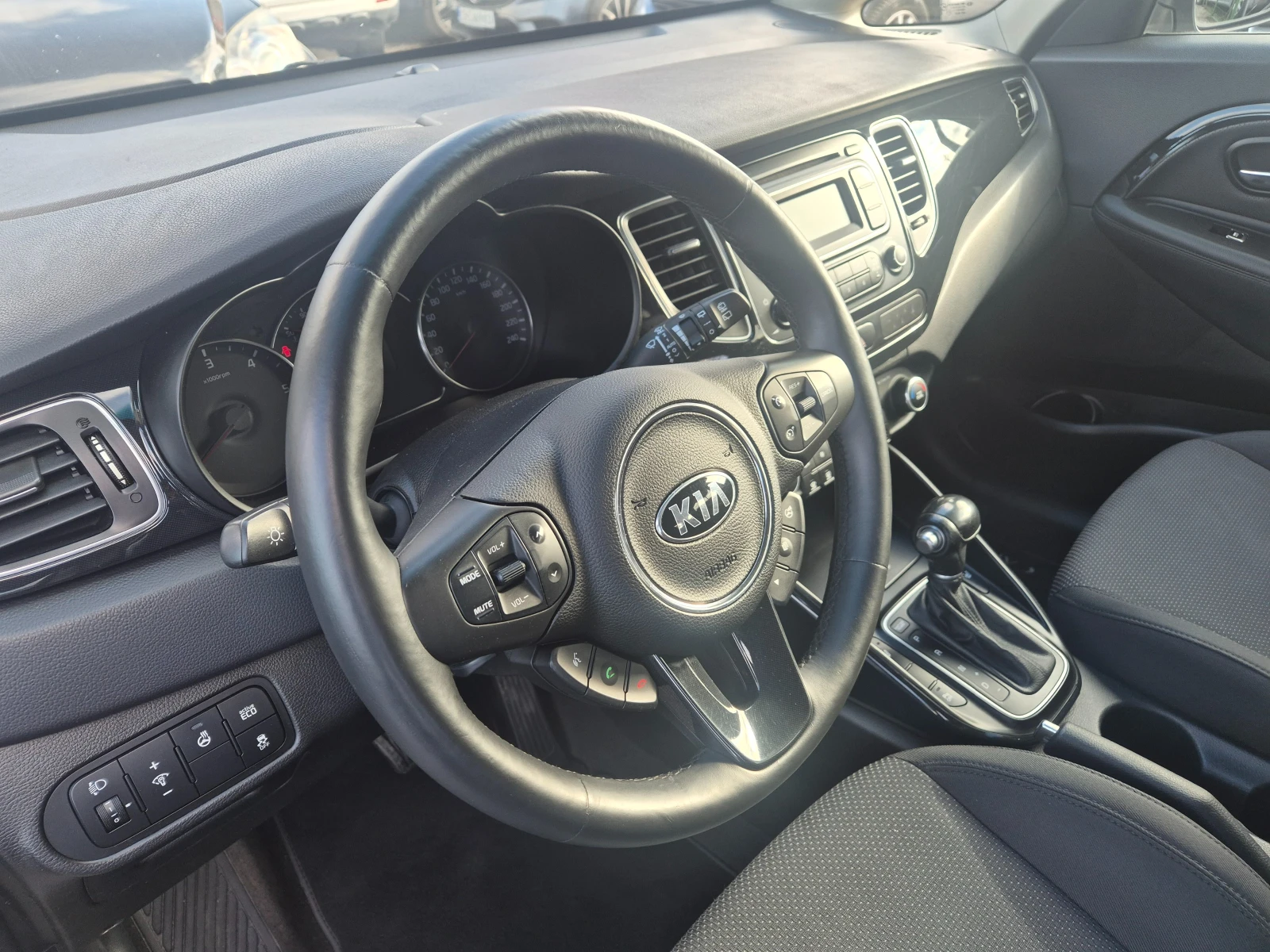 Kia Carens 1.7CRDI/7 места - изображение 8