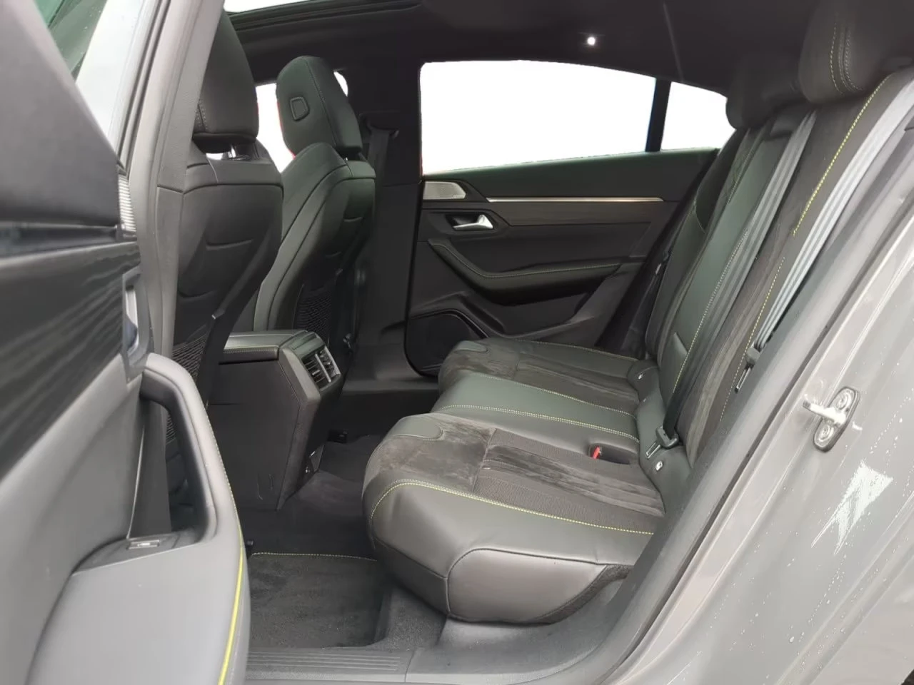 Peugeot 508 PSE/PHEV/360HP/PANO/360/MASS/ACC/FOCAL/310z, снимка 15 - Автомобили и джипове - 54235551