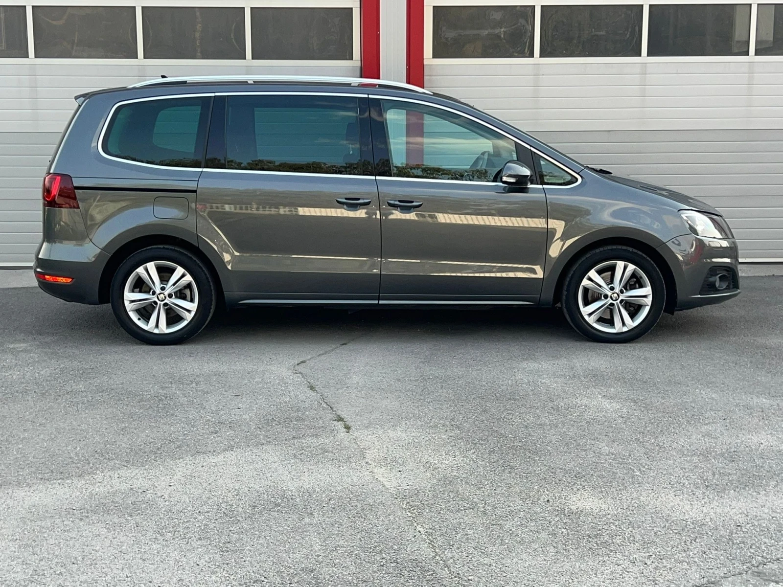 Seat Alhambra 1.4I AUTOMATIK DSG KEY LESS NAVI KAMERA 7-МЕСТНА, снимка 7 - Автомобили и джипове - 54564986