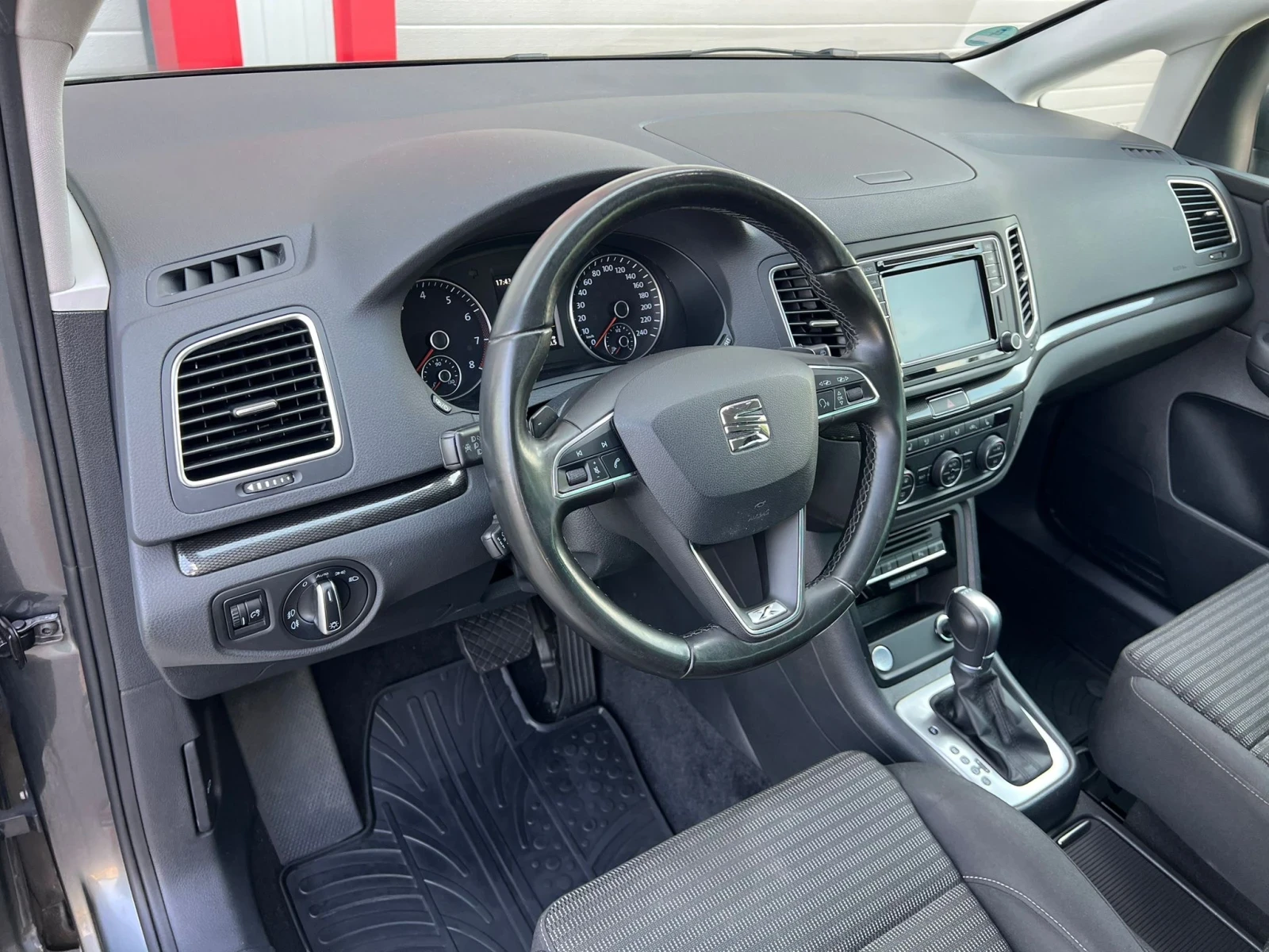 Seat Alhambra 1.4I AUTOMATIK DSG KEY LESS NAVI KAMERA 7-МЕСТНА, снимка 13 - Автомобили и джипове - 54564986