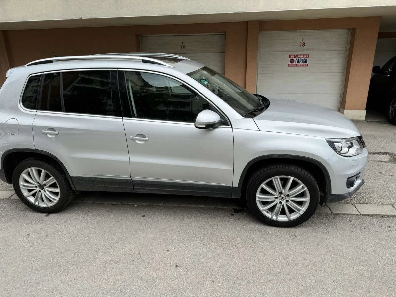 VW Tiguan, снимка 2 - Автомобили и джипове - 48024587