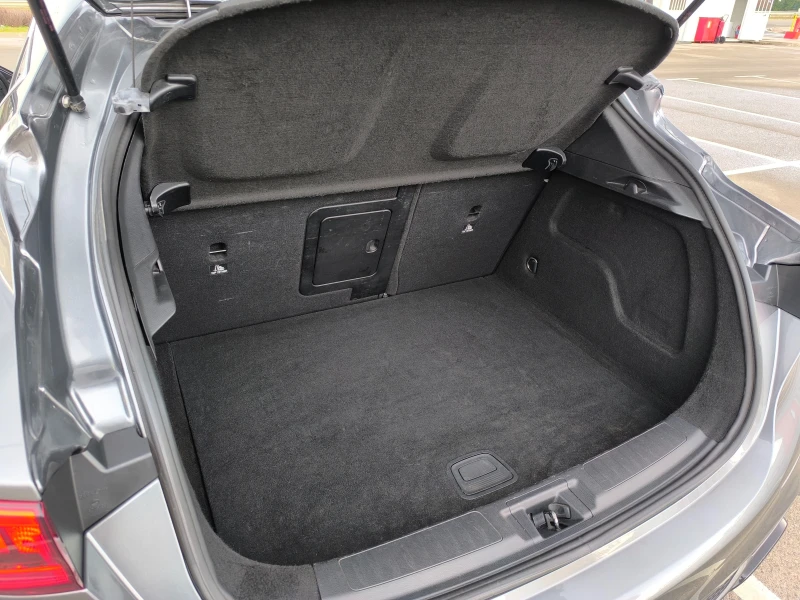 Infiniti Q30 S 2.0T AWD, снимка 8 - Автомобили и джипове - 53238002