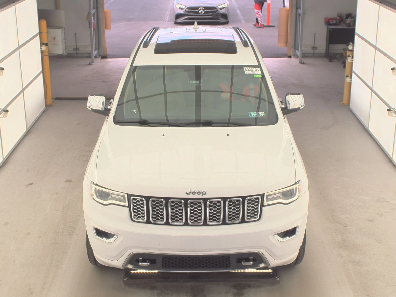 Jeep Grand cherokee 2018 Jeep Grand Cherokee Overland - изображение 2