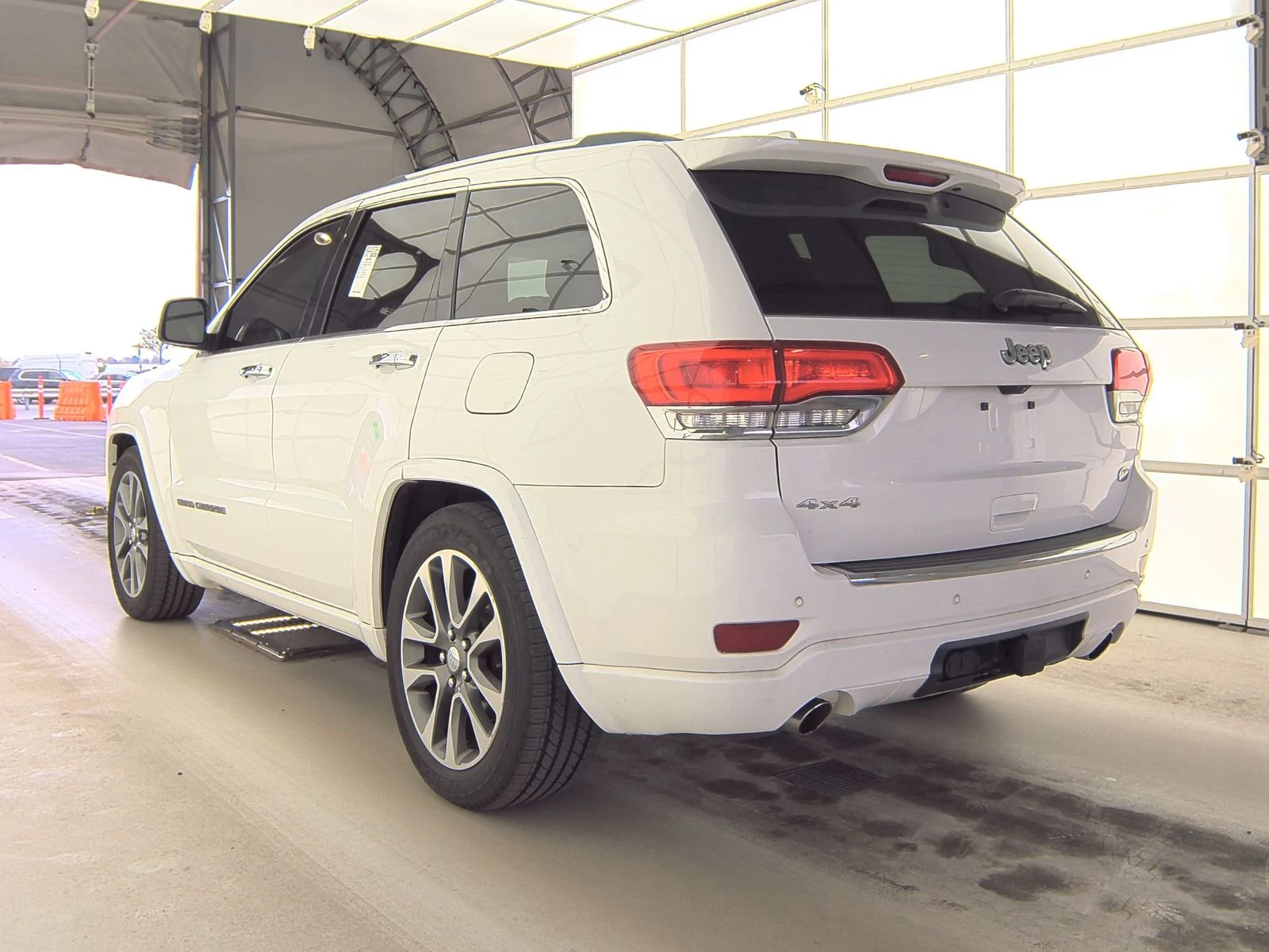 Jeep Grand cherokee 2018 Jeep Grand Cherokee Overland - изображение 6