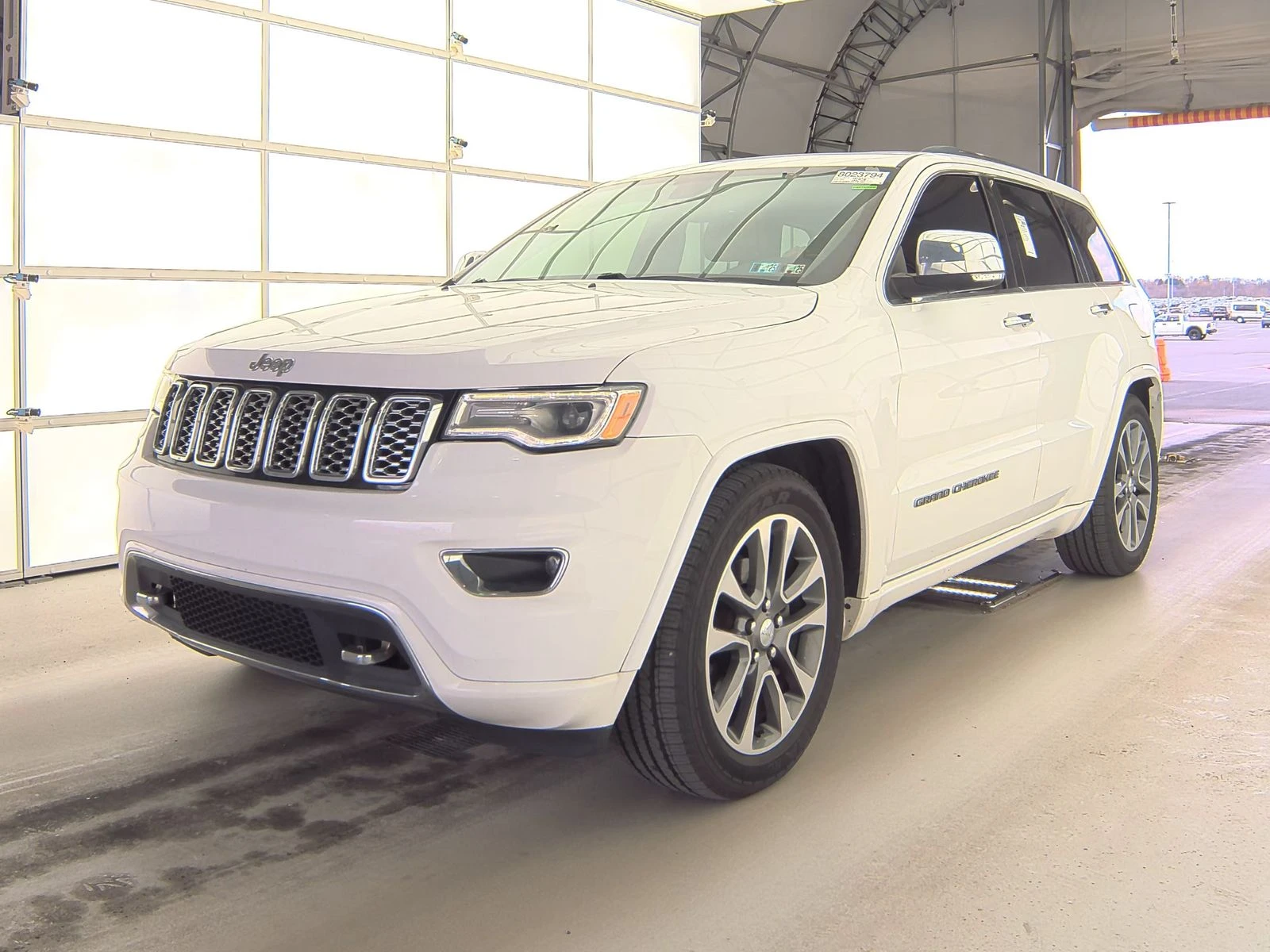 Jeep Grand cherokee 2018 Jeep Grand Cherokee Overland - изображение 3