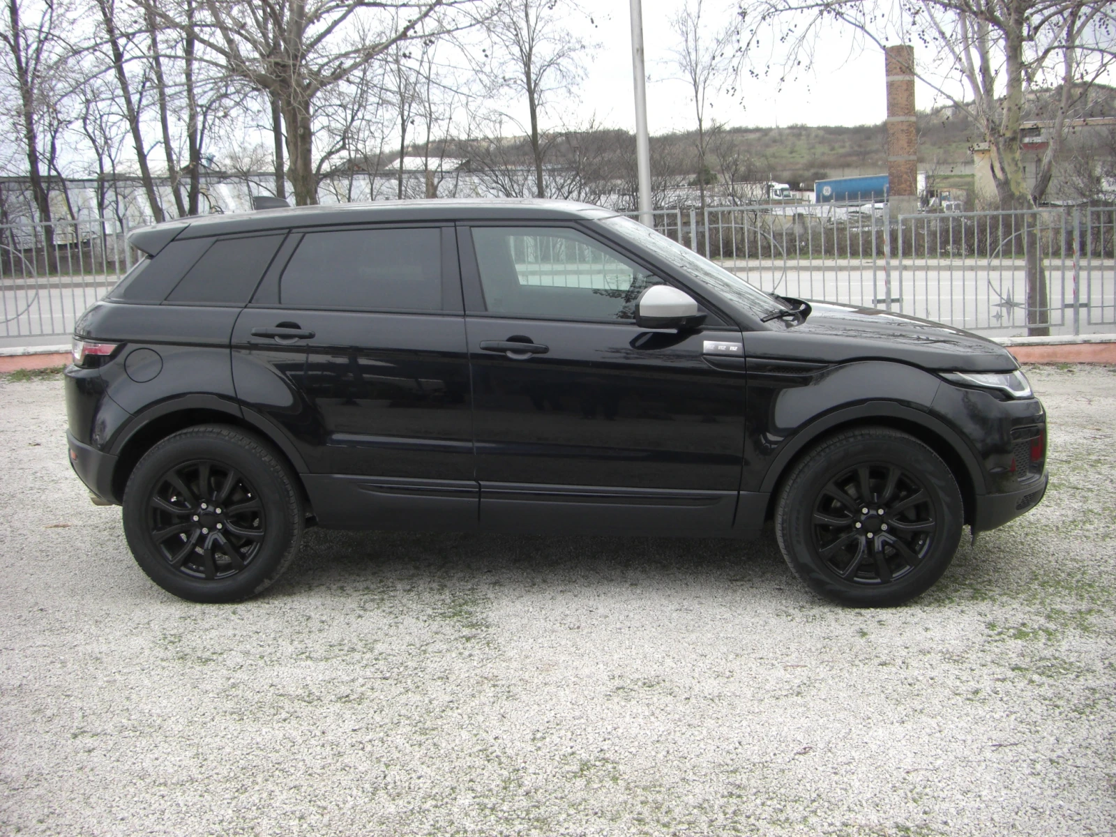 Land Rover Range Rover Evoque 2.0d Black Edition FACELIFT, снимка 6 - Автомобили и джипове - 54330615