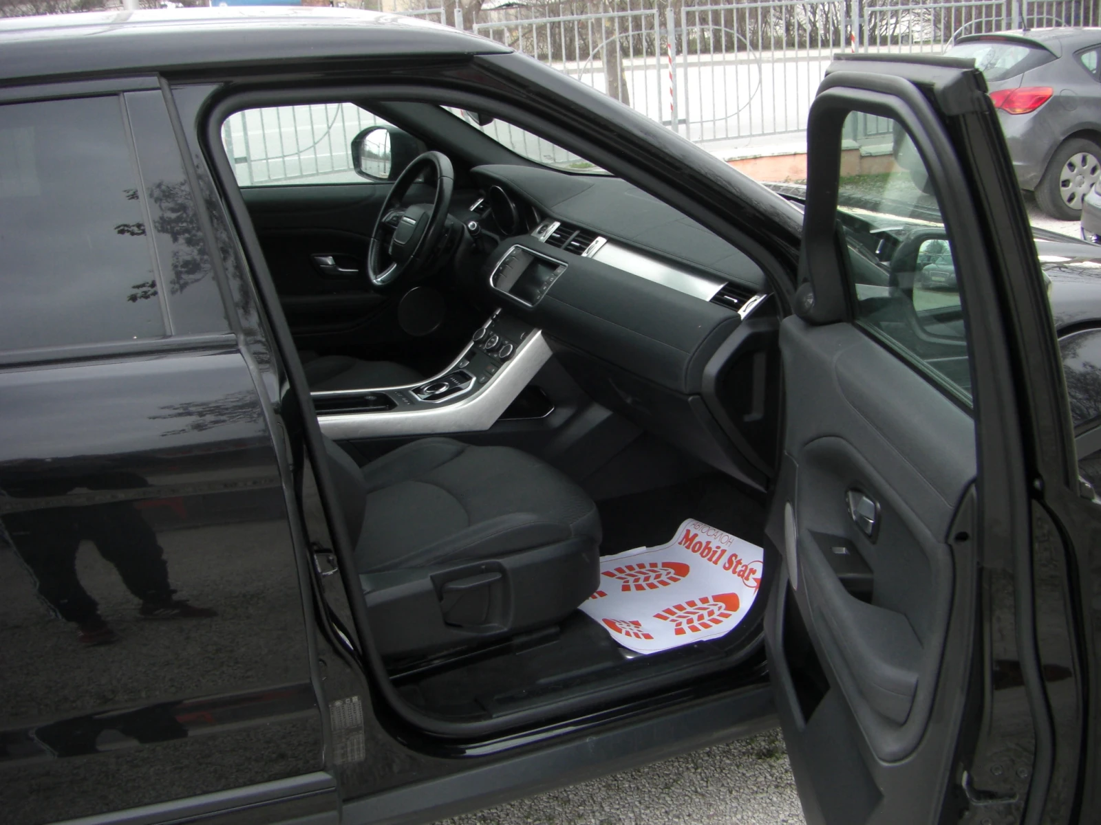 Land Rover Range Rover Evoque 2.0d Black Edition FACELIFT, снимка 15 - Автомобили и джипове - 54330615