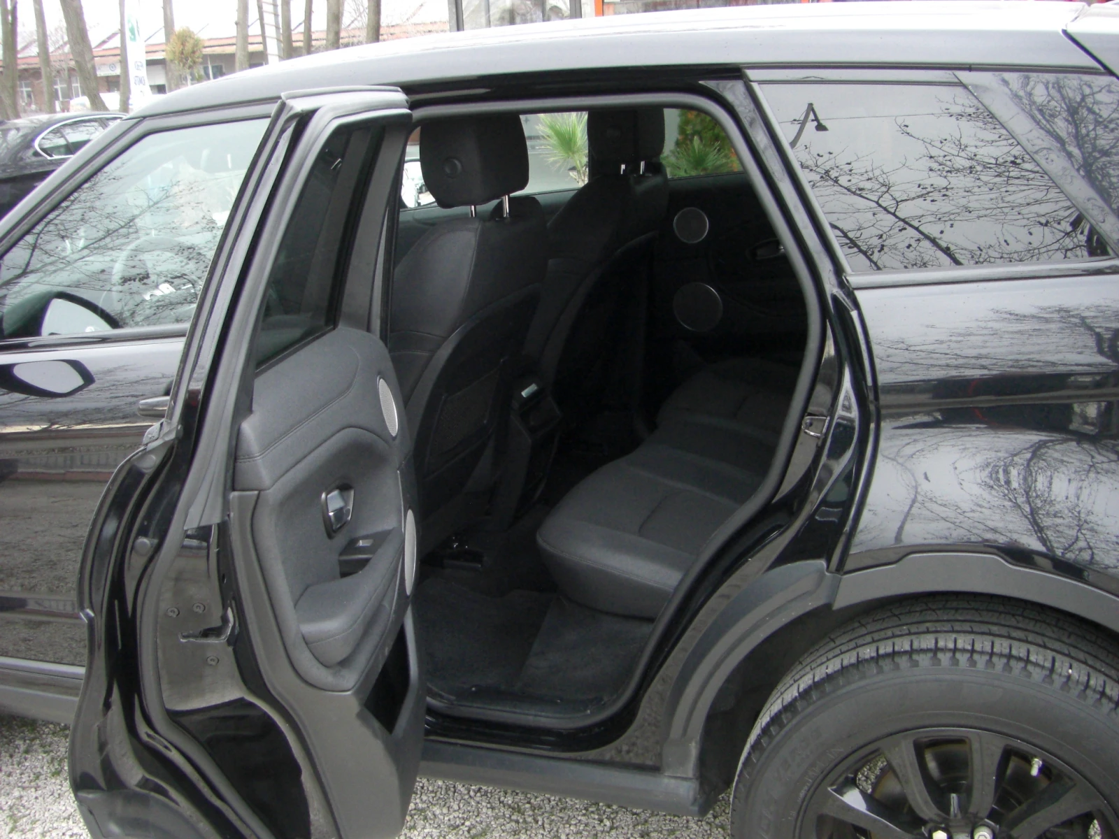 Land Rover Range Rover Evoque 2.0d Black Edition FACELIFT, снимка 13 - Автомобили и джипове - 54330615