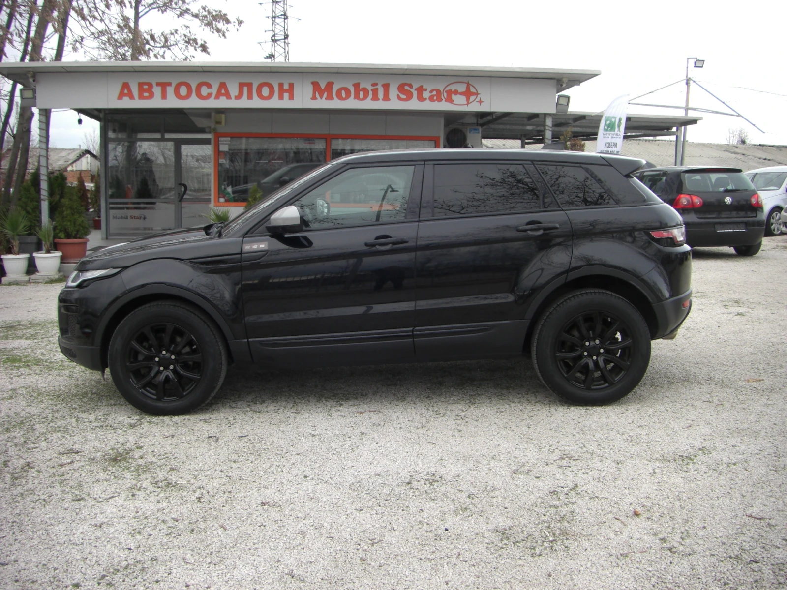 Land Rover Range Rover Evoque 2.0d Black Edition FACELIFT, снимка 2 - Автомобили и джипове - 54330615