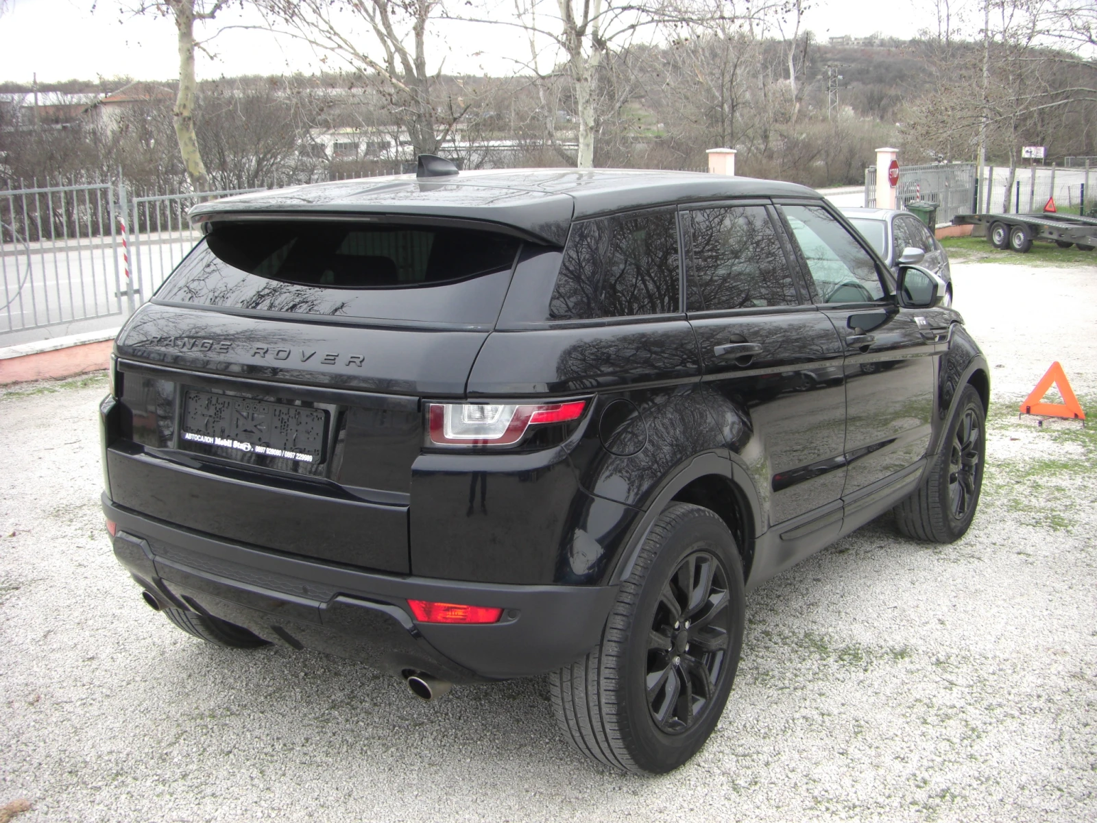 Land Rover Range Rover Evoque 2.0d Black Edition FACELIFT, снимка 5 - Автомобили и джипове - 54330615