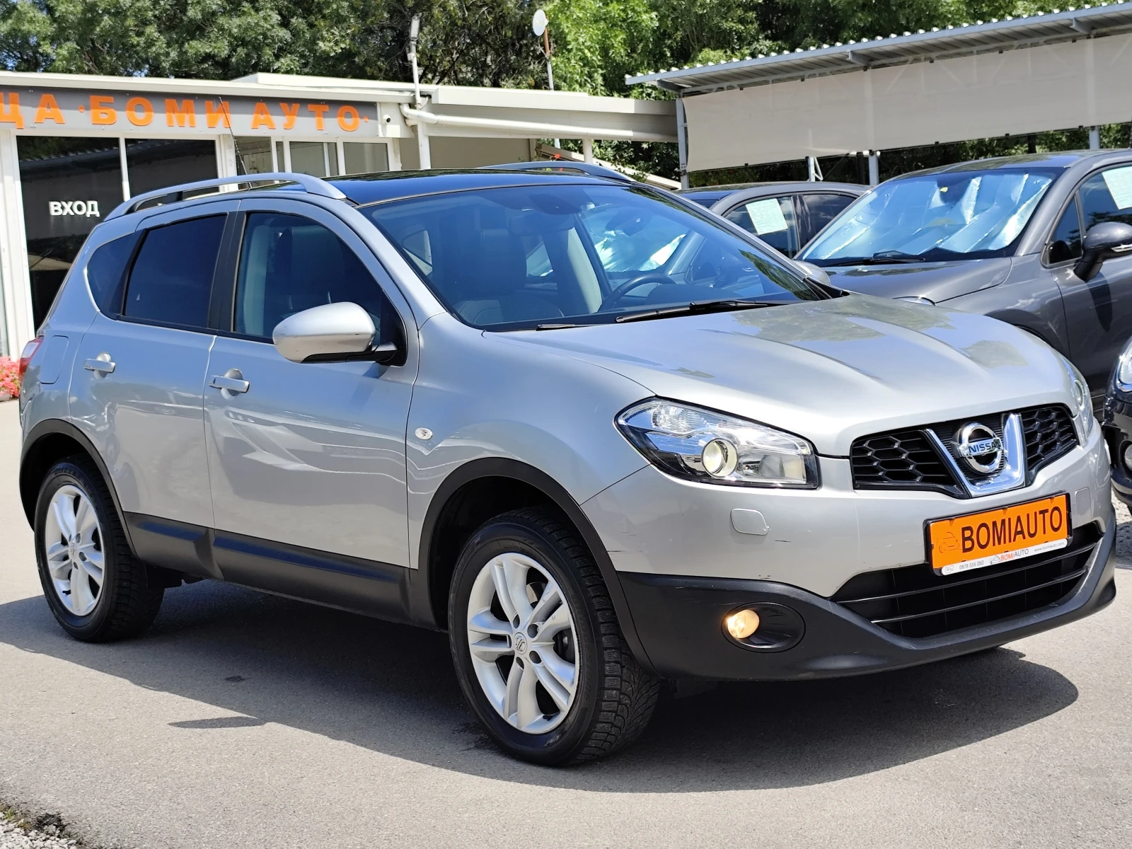 Nissan Qashqai 1.6i* XENON* КОЖА* ПАНОРАМА* , снимка 3 - Автомобили и джипове - 55360916