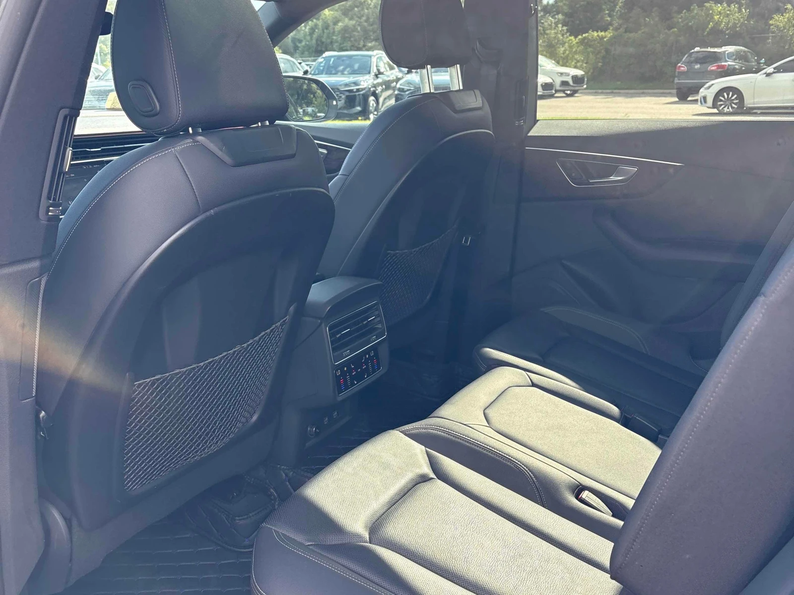 Audi Q8 * Progressiv * CARFAX * ОПЦИЯ ЗА ФИНАНСИРАНЕ , снимка 11 - Автомобили и джипове - 55850019