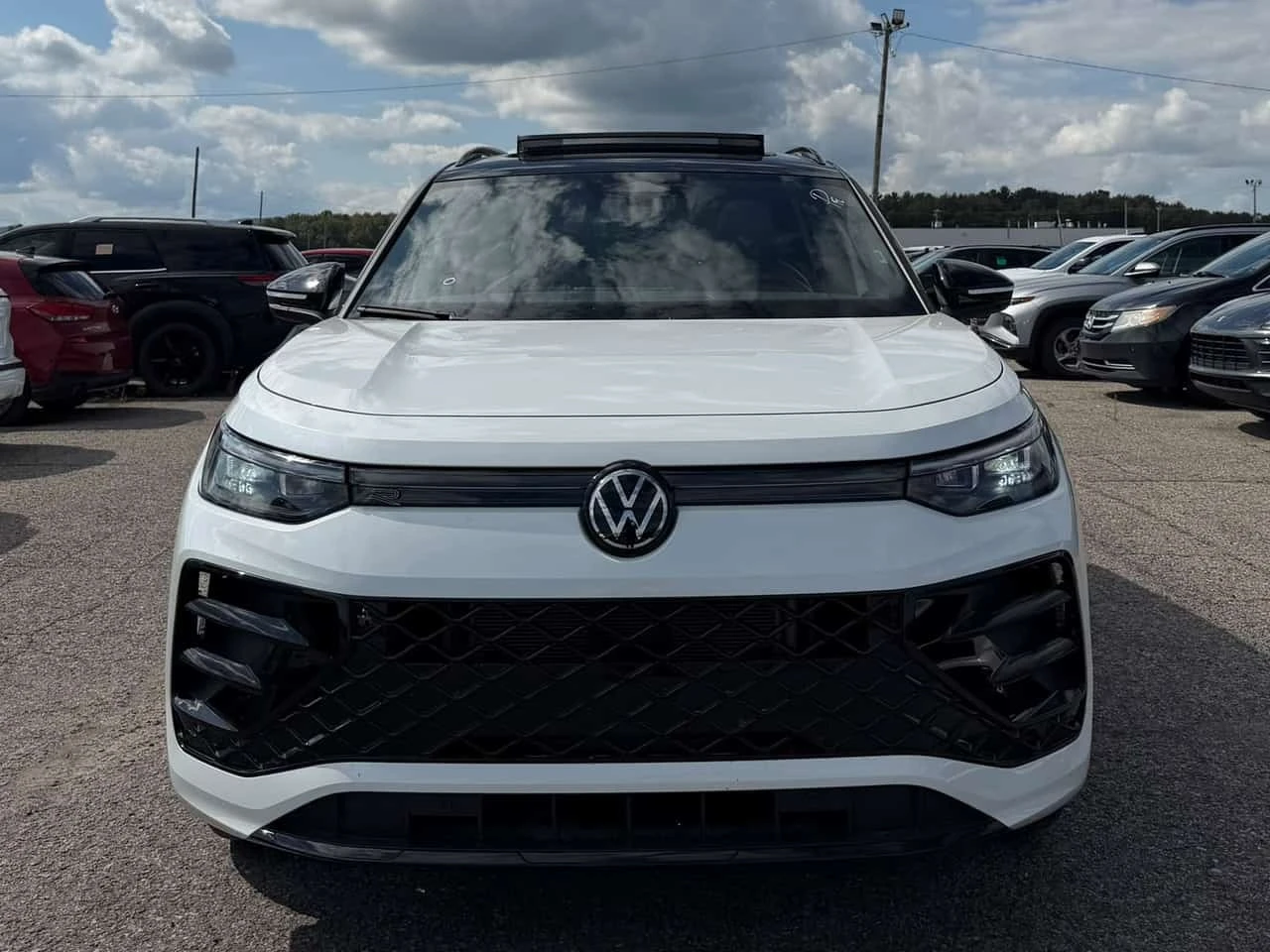 VW Tiguan * Comfortline R Line Black Edition * CARFAX * , снимка 6 - Автомобили и джипове - 56270773
