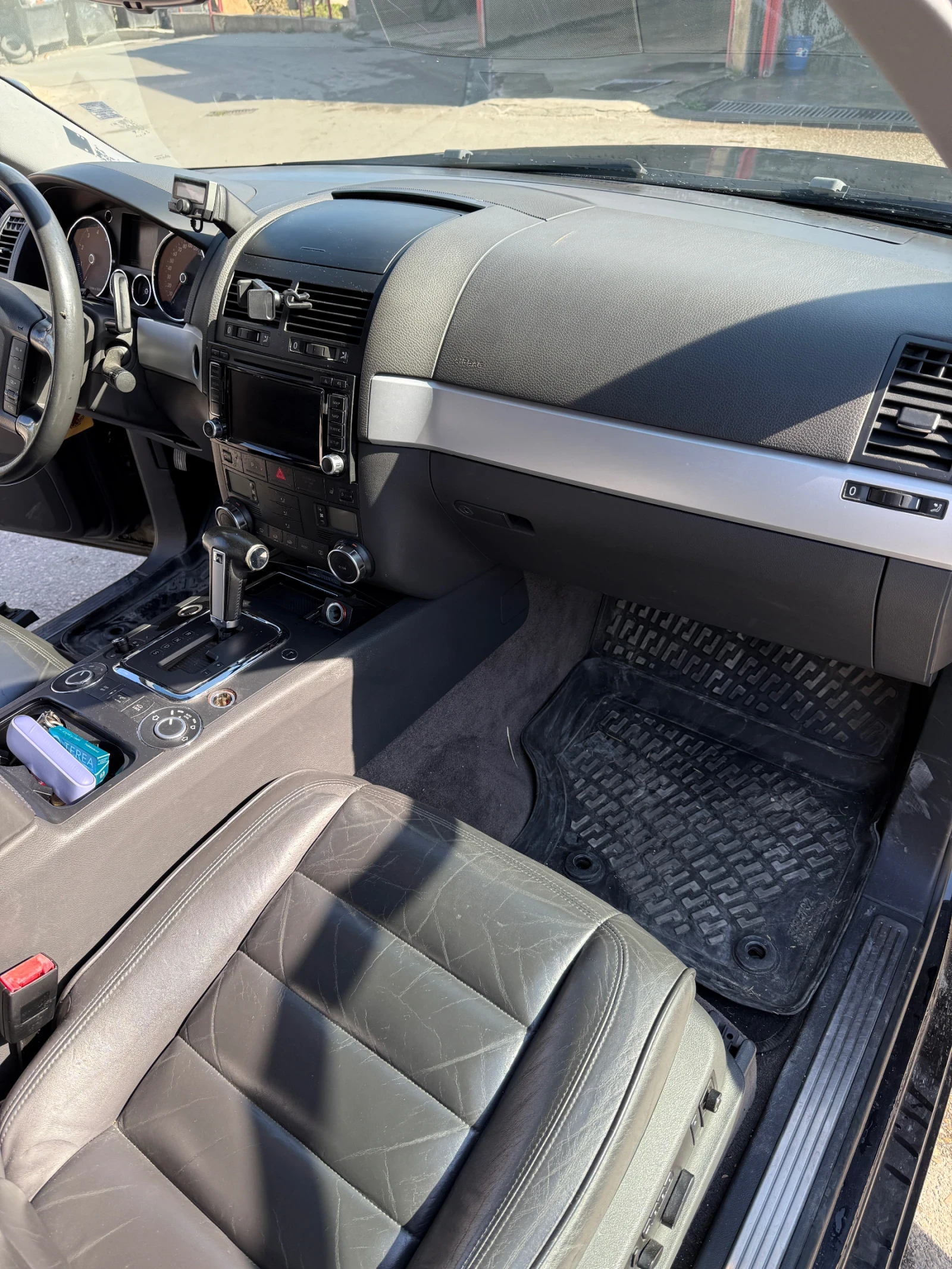 VW Touareg 7L, 4.2 бензин, снимка 12 - Автомобили и джипове - 56537914