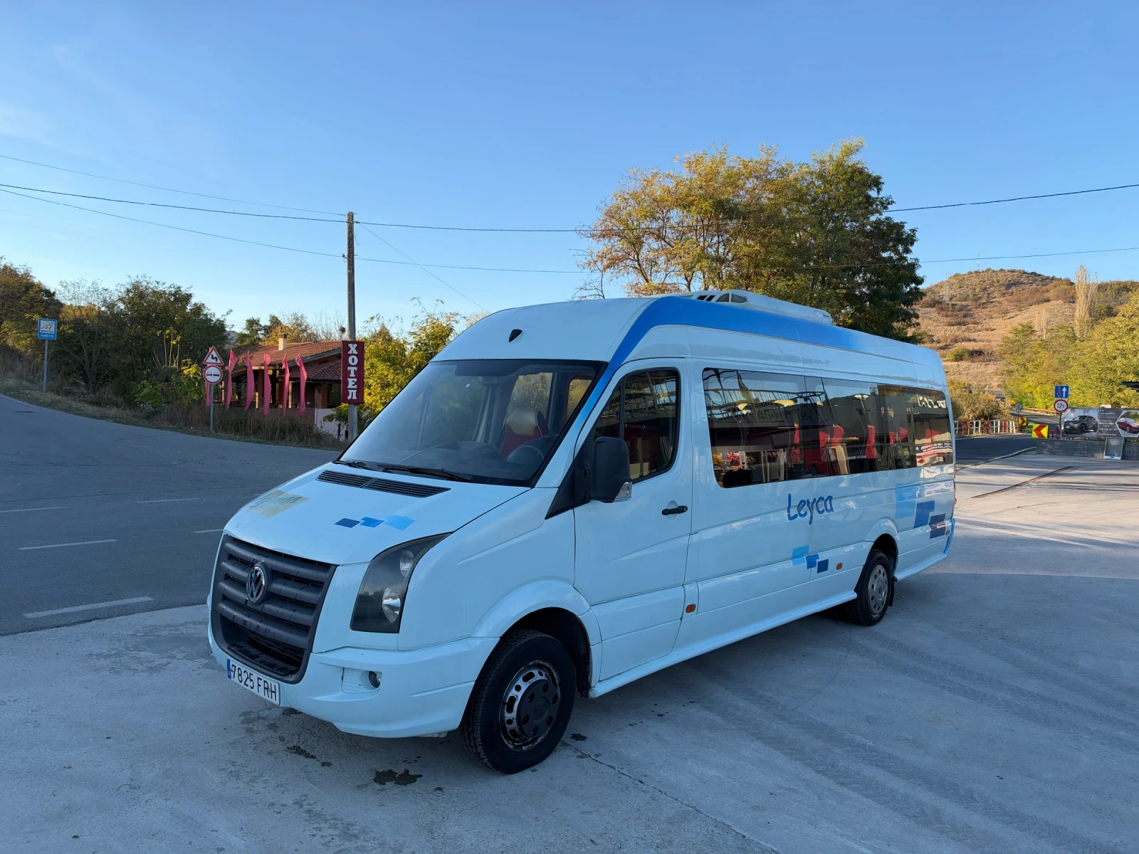 VW Crafter 23 mesta klima , снимка 6 - Бусове и автобуси - 56637440