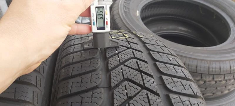 Гуми Зимни 205/50R17, снимка 3 - Гуми и джанти - 30588008