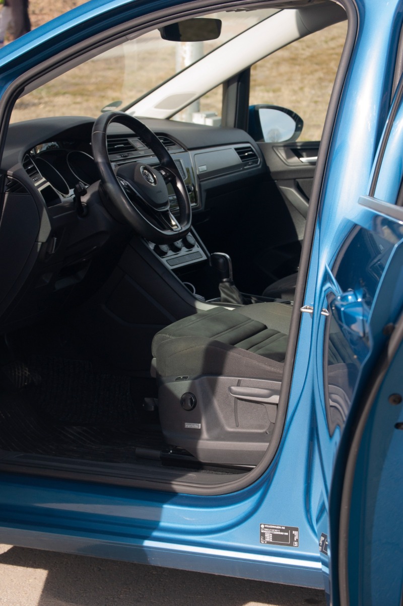 VW Touran Comfort Line 2.0 TDI DSG6 150HP, снимка 7 - Автомобили и джипове - 45210749