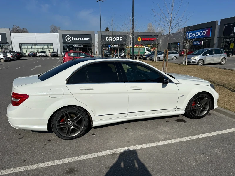 Mercedes-Benz C 180 AMG Facelift , снимка 4 - Автомобили и джипове - 48971199