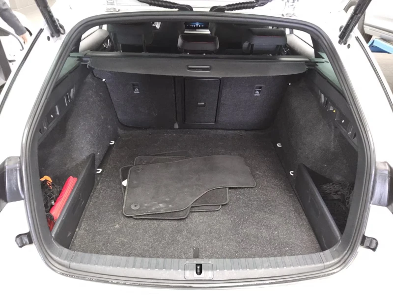 Skoda Octavia KOMBI/RS/2.0TSI/LED/NAVI/245HP/119D, снимка 12 - Автомобили и джипове - 51911513
