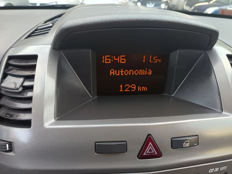 Opel Zafira 1.9JTD, снимка 15 - Автомобили и джипове - 52079097