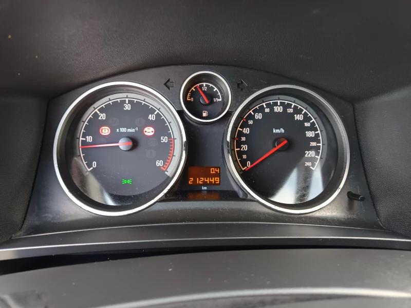Opel Zafira 1.9JTD, снимка 14 - Автомобили и джипове - 52079097