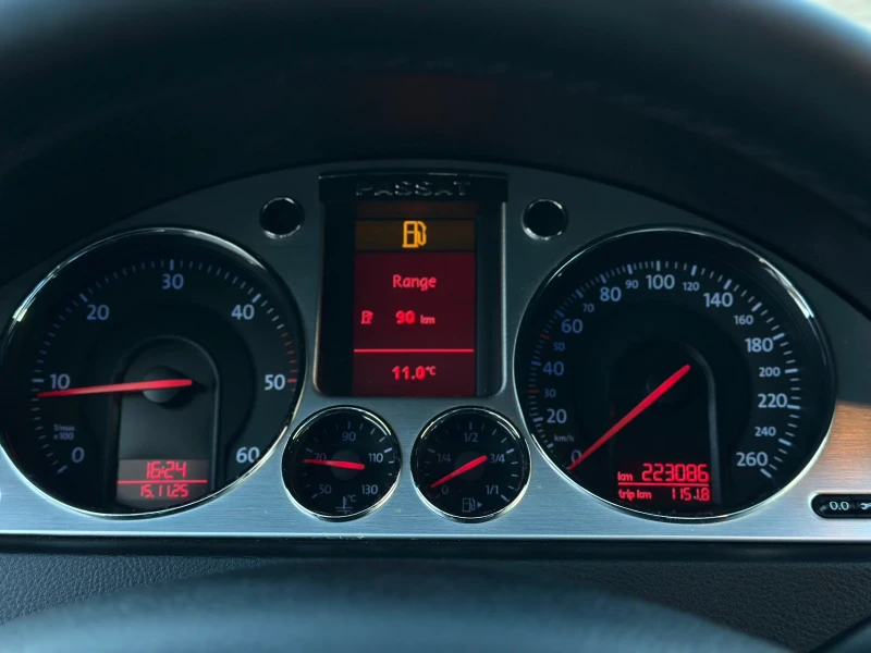 VW Passat 2.0TDi* Навигация* Кожа* Ксенон* , снимка 12 - Автомобили и джипове - 52507951