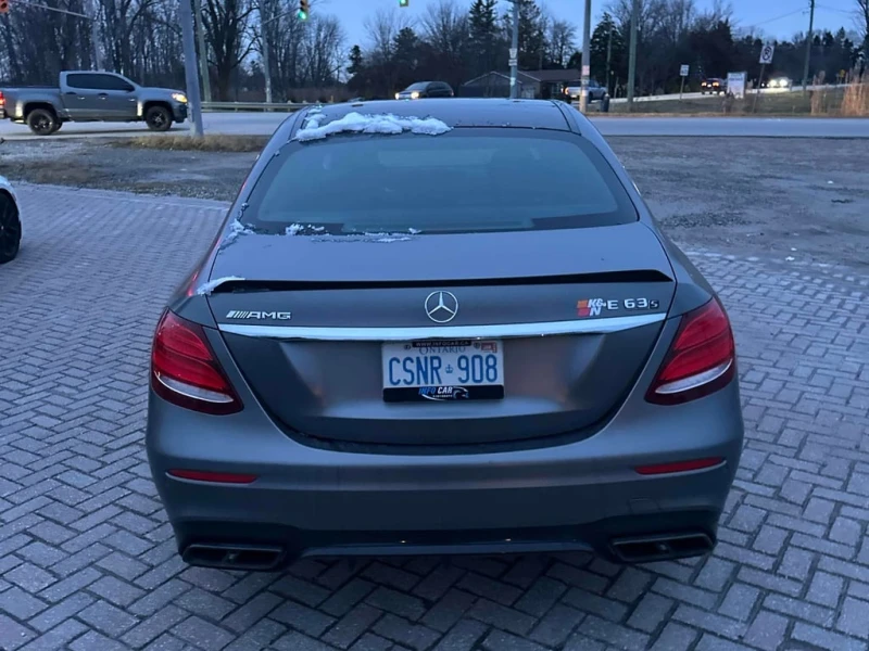 Mercedes-Benz E 63 AMG * S * CARFAX * БЕЗ ПЪРВОНАЧАЛНА ВНОСКА, снимка 4 - Автомобили и джипове - 52620159