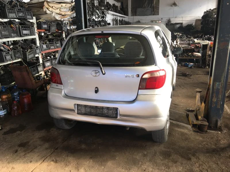 Toyota Yaris 1.0, снимка 4 - Автомобили и джипове - 32034815