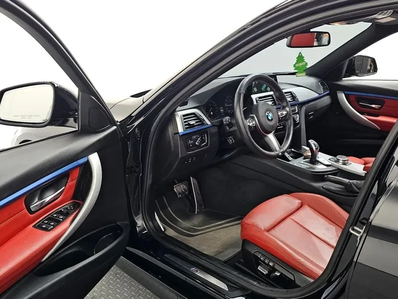 BMW 320 i, снимка 10 - Автомобили и джипове - 54592492